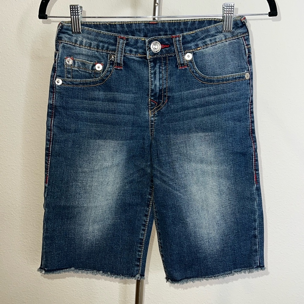 🔹 True Religion Slimsingle Bermuda Shorts